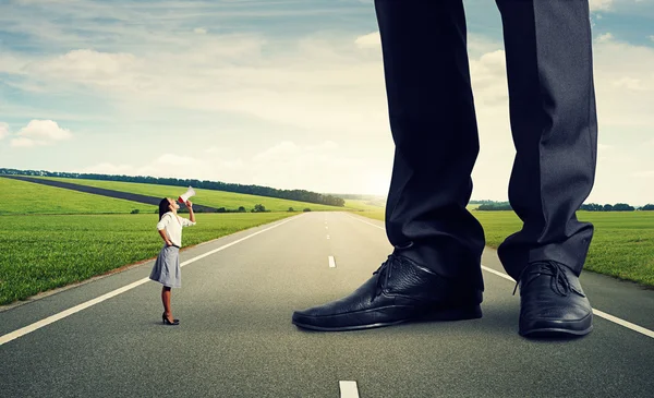 Businesswoman screaming at big boss — Stock Photo, Image