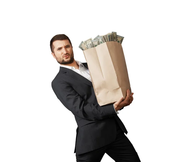 Hombre sosteniendo bolsa de papel pesada con dinero —  Fotos de Stock