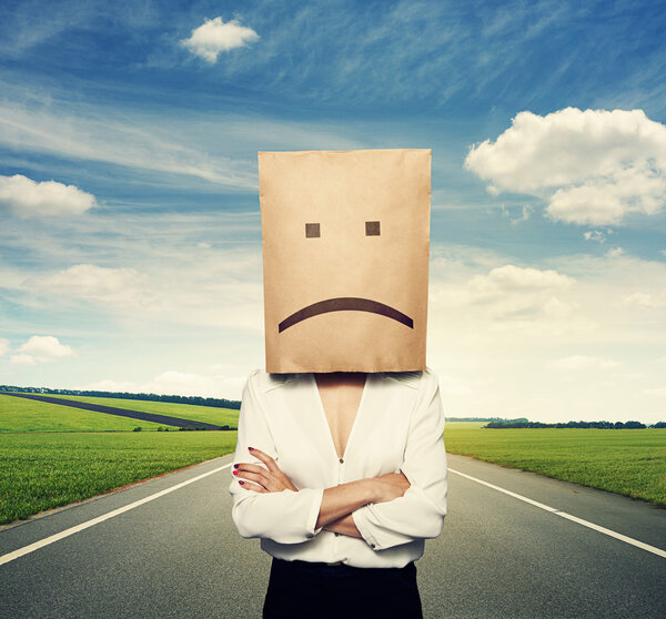 у женщины плохое настроение
