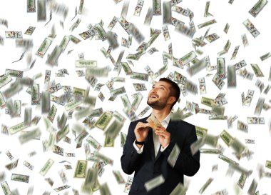 adam para tutma ve yukarı bakıyor