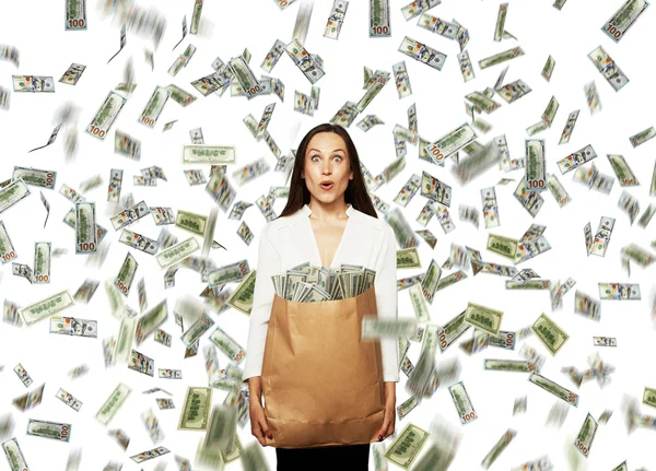 Förvånad ung kvinna med pengar — Stockfoto