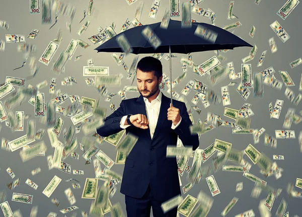 Man looking at watch — Stock Photo, Image