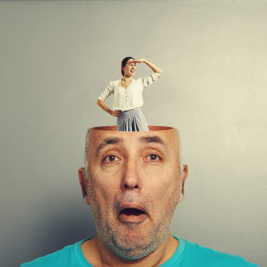 güzel kadın ile hayrete adam