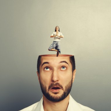 Sakin yoga kadın genç adamla hayran