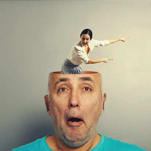 Amazed man with screaming woman — Stock Photo, Image