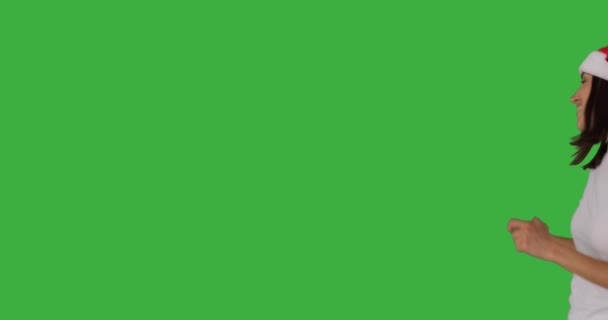 ケアフリー女性でサンタ帽子ダンス以上緑の背景 — ストック動画