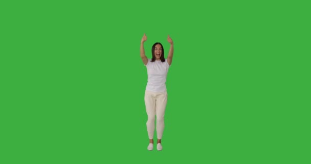 Extáze žena dává palce nahoru gesto — Stock video