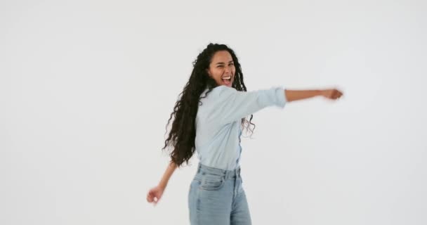 白人の勝利を祝う若い女性 — ストック動画
