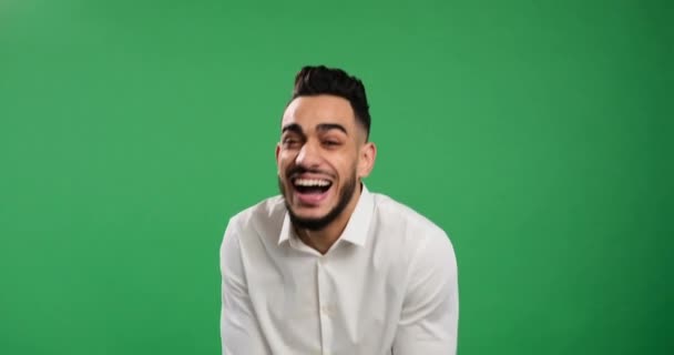 Cheerful businessman laughing over green screen — Stockvideo