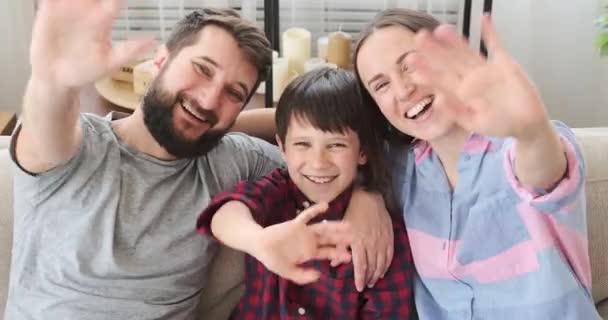 Portrait of happy family greeting — Stockvideo