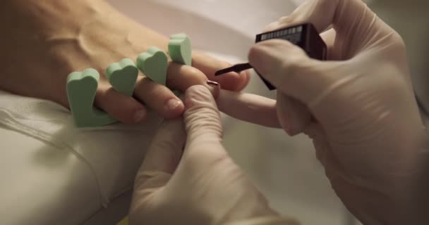 在美容院做专业修脚的女人 — 图库视频影像
