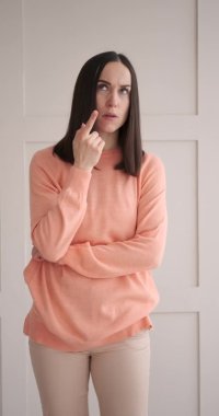 Kafası karışmış adam iyi bir fikirle geliyor.