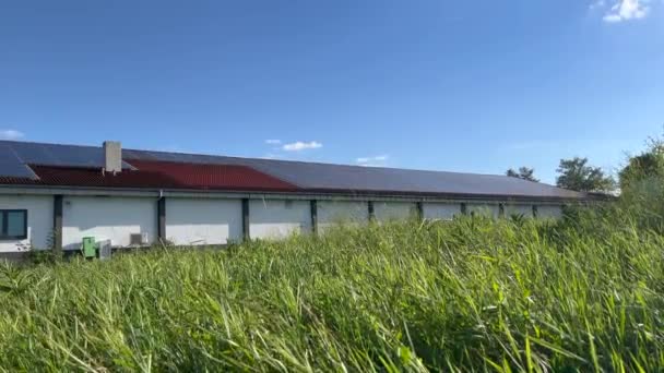 Industrial Building Rooftop Covered Solar Panel Rural Landscape — Αρχείο Βίντεο