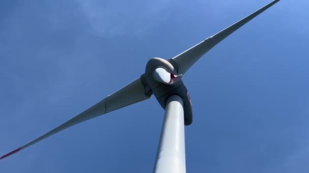 Wind Turbine Rotating Blue Sky — Vídeos de Stock