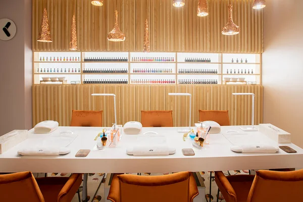 İç kuaför, güzellik salonu, manikür salonu aletleri. Sağlık ve yaşam tarzı