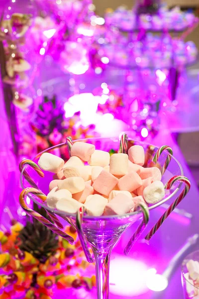 Candy Bar Table Sweets Delicious Sweet Cupcakes Lie Glass Plate — Stock Photo, Image