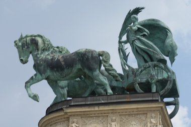 Millennium Anıtı savaş arabası - kahramanlar Meydanı - Budapeşte