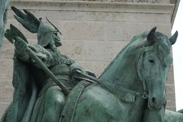 Tuşlardan atlı - kahramanlar Meydanı - Budapeşte — Stok fotoğraf