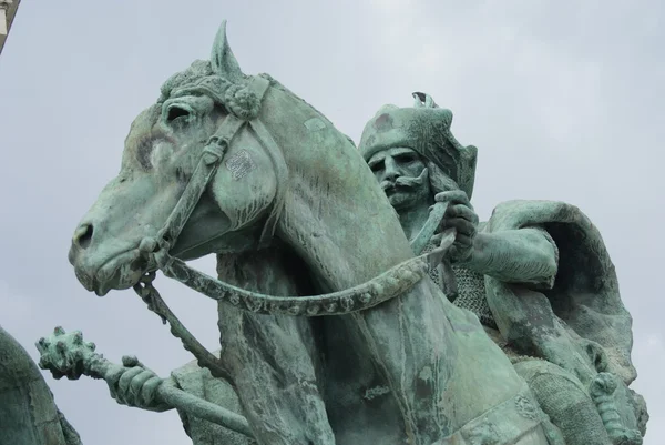 Tas den horseman - heroes square - budapest — Stockfoto