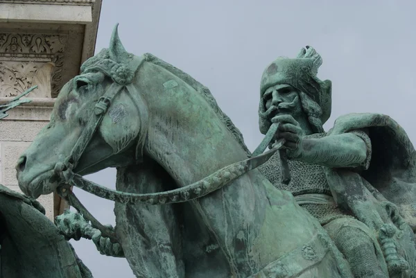 Tas den horseman - heroes square - budapest — Stockfoto