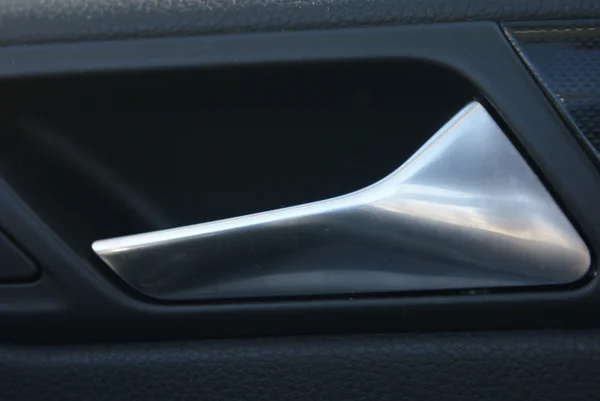 Medelstora bil: Inre - dörr handtag — Stockfoto