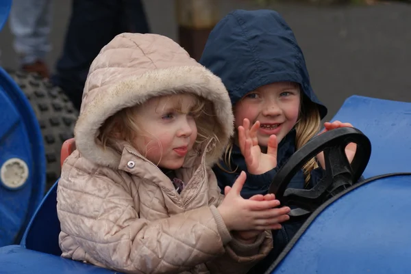 Two Little Girls in Barrel Go-Kart — Stock Photo, Image