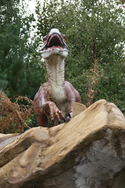 Velociraptor - Um dinossauro feroz e ágil — Fotografia de Stock