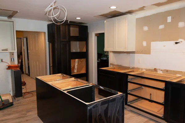 Uma Casa Residencial Instalando Uma Nova Cozinha Durante Boom Renovação — Fotografia de Stock