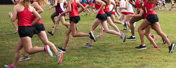 Primer Plano Una Vista Lateral Del Comienzo Una Carrera Cross — Foto de Stock