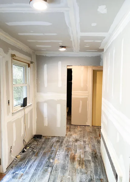 Une Pièce Dans Une Maison Résidentielle Est Remodelée Avec Nouveaux — Photo