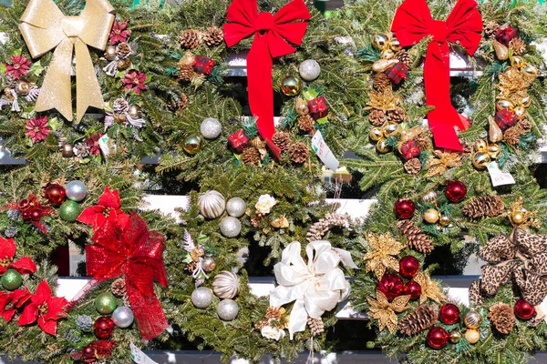 Christmas Holiday Wreaths Sale Christmas Tree Farm Pine Cones Red — Stock Photo, Image