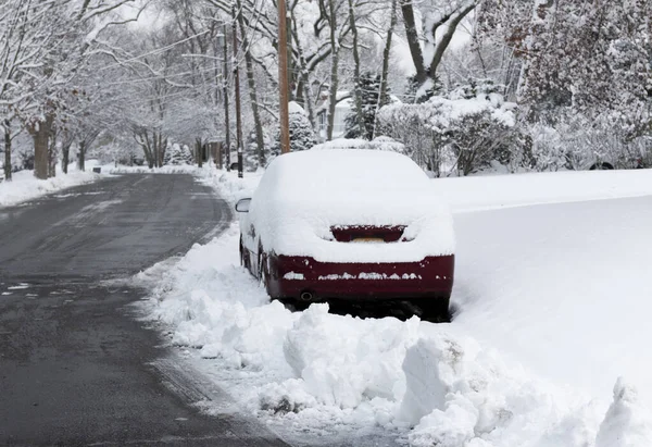 Car Parked Street Blocking Towns Snow Plows Clearing Road Residential — Foto Stock
