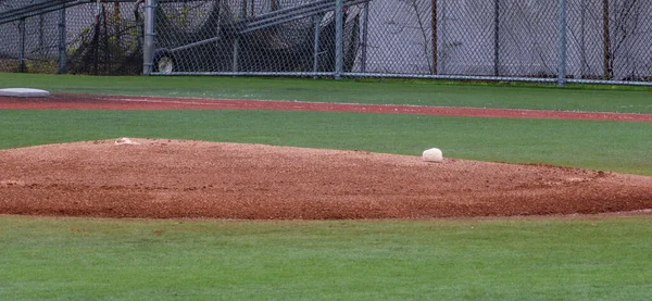High Schools Baseball Pitchers Mound Turf Infield Rosin Bag Dirt — Foto Stock