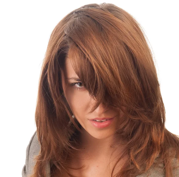 Темноглазая женщина с волосами, свисающими с лица — стоковое фото