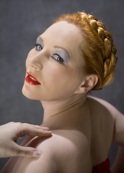 Ritratto di una donna dai capelli rossi — Foto Stock