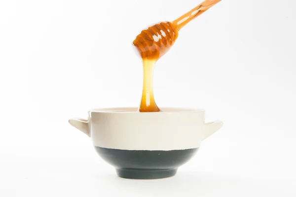 Ζουμερά μέλι σε ένα κύπελλο και το κουτάλι — Φωτογραφία Αρχείου