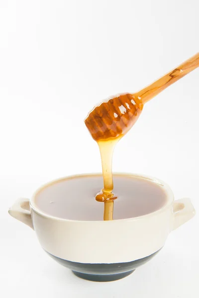 Miel jugosa en una taza y cuchara — Foto de Stock