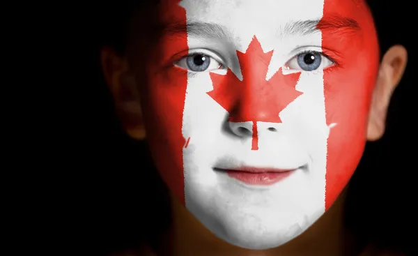 Portré egy gyermek, egy festett kanadai zászló — Stock Fotó