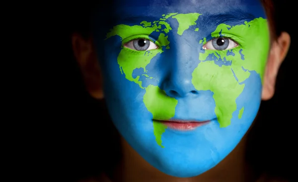 Boyalı Dünya Haritası ile bir çocuk portresi - Stok İmaj