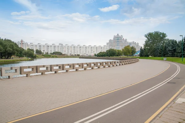 Embankment of the river Svislach in Minsk — Stock Photo, Image