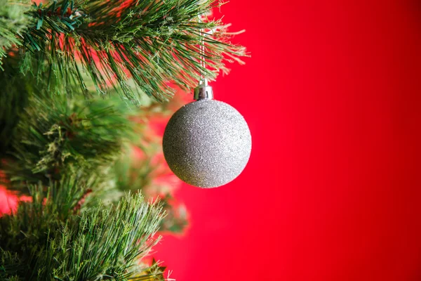 Nahaufnahme Foto mit Dekorationen des Weihnachtsbaums. — Stockfoto