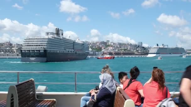 Istanbul Turkije Juni 2022 Een Cruiseschip Oosterdam Landt Galataport Istanbul — Stockvideo