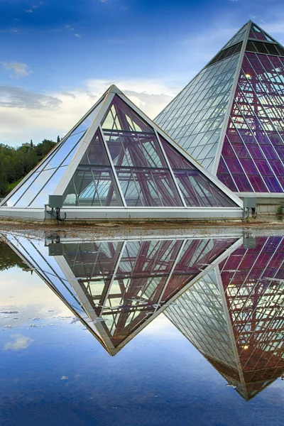 Skleněné pyramidy — Stock fotografie