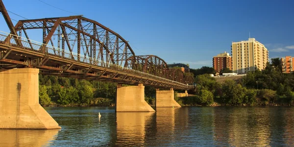 Alte rostige Metallbrücke — Stockfoto