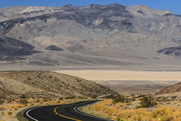 Death valley highway — Stockfoto