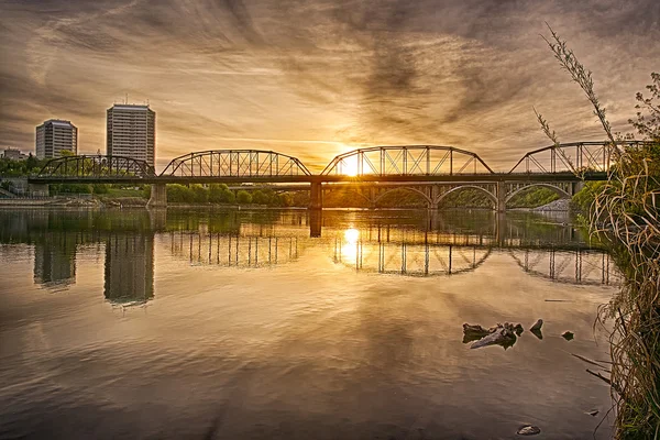 Victoria Bridge at Sunrise — Stock Photo, Image