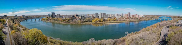 Letecký Drone Pohled na město Saskatoon v Saskatchewan, Kanada — Stock fotografie