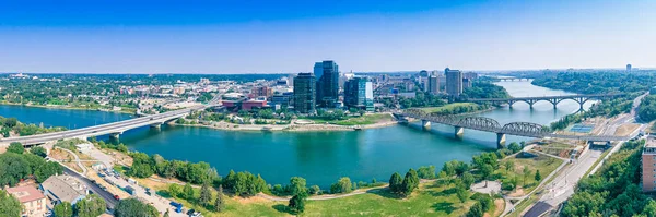 Aerial Drone View of the City of Saskatoon in Saskatchewan, Kanada — Stock Fotó