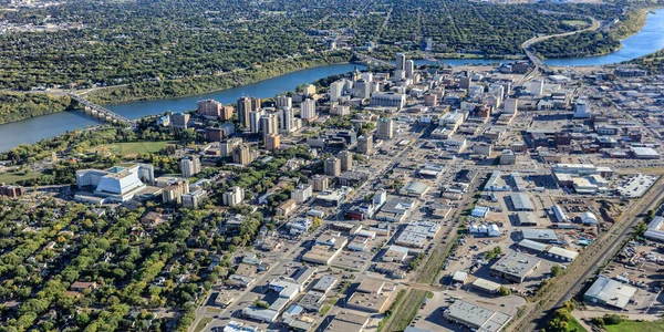 Widok z lotu ptaka na centrum Saskatoon, Saskatchewan, Kanada — Zdjęcie stockowe