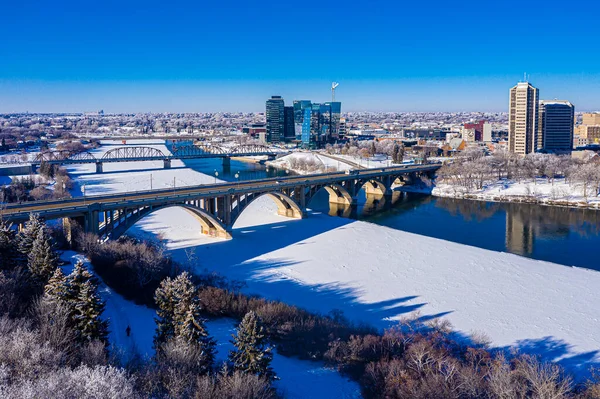 Widok z lotu ptaka na centrum Saskatoon, Saskatchewan, Kanada — Zdjęcie stockowe